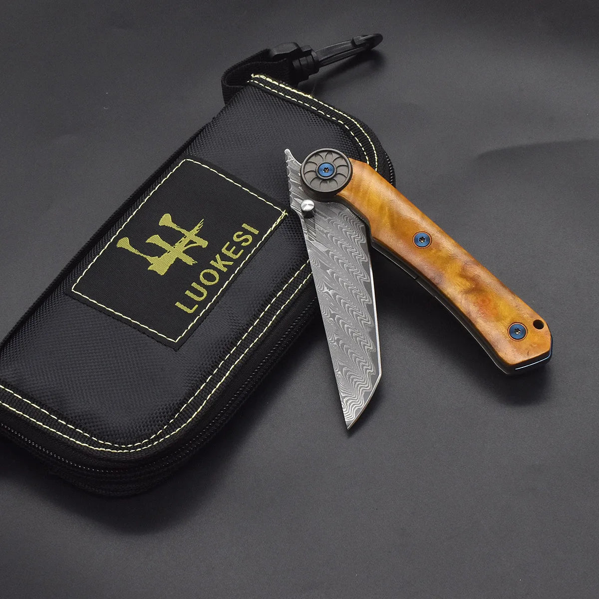 LUOKESIDIY Damascus Steel Folding Knife With Camphor Wood Handle